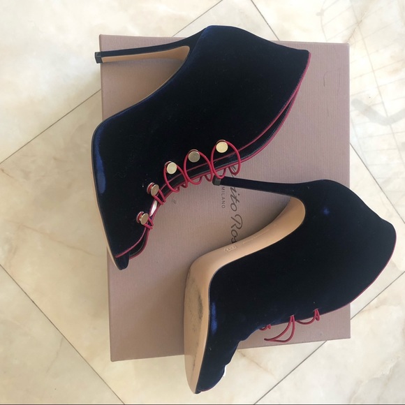 Gianvito Rossi Velvet Booties with Satin Piping - Picture 7 of 8